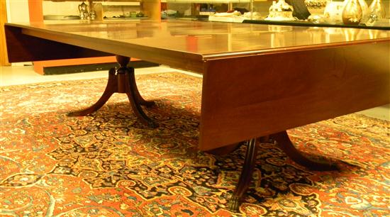Mahogany dining table  Pfyfe