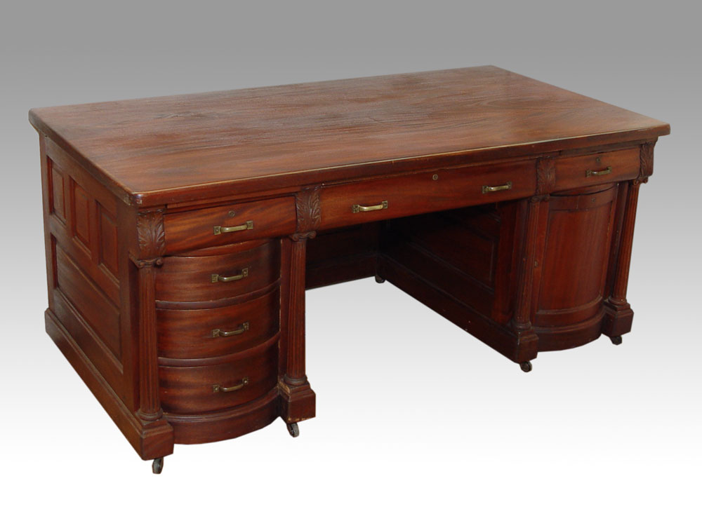 MAHOGANY EXECUTIVE DESK: Large work