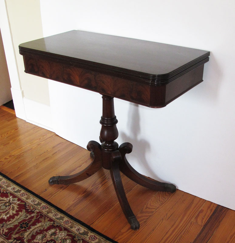 MAHOGANY GAME TABLE: Flip top table