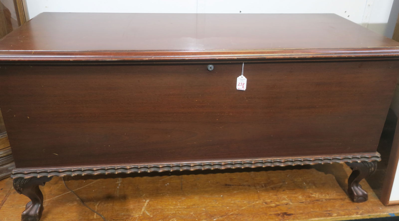 MAHOGANY LANE CEDAR CHEST ON ANIMAL