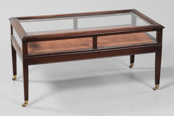 Mahogany Lift-Top Vitrine Coffee