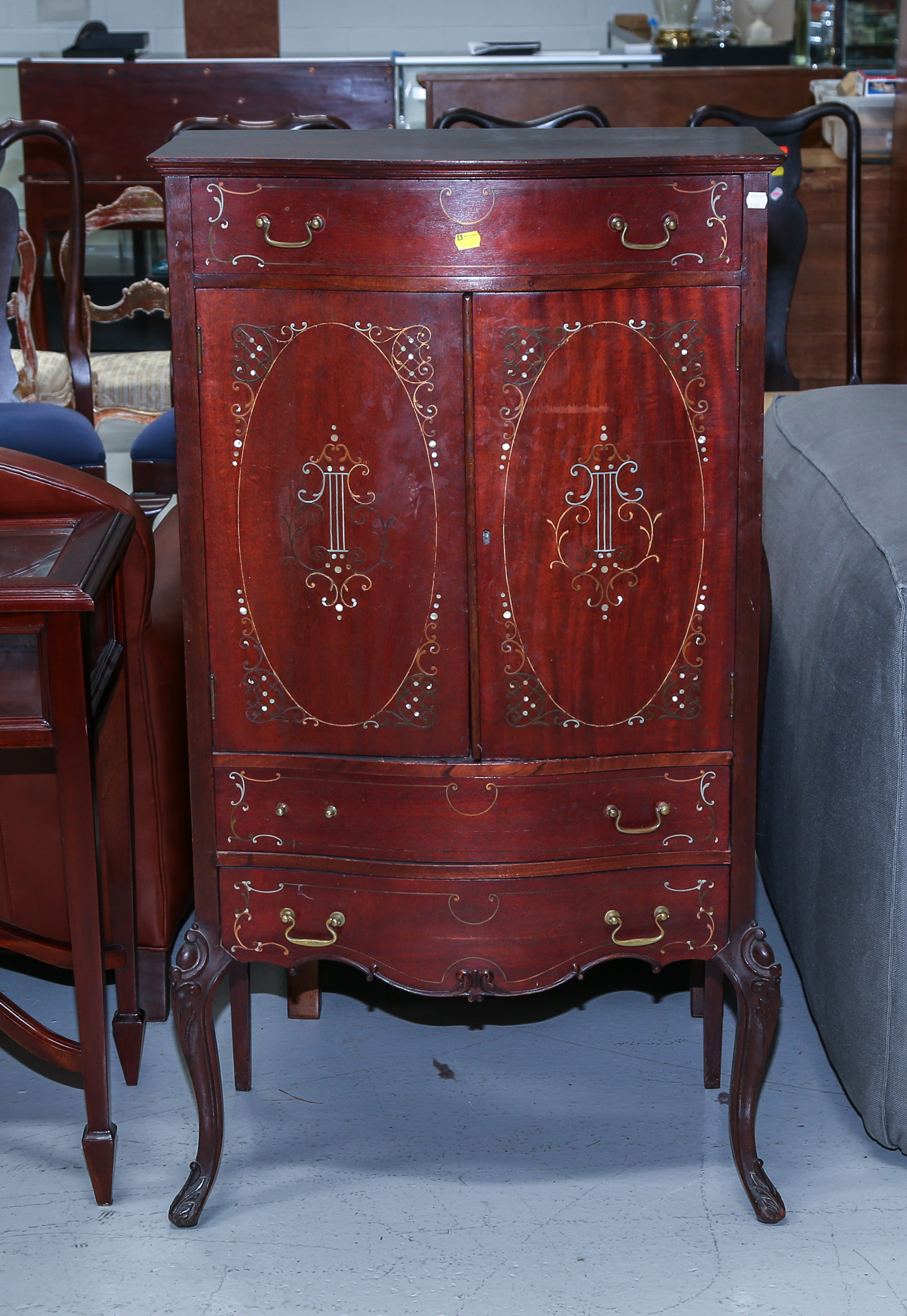 MAHOGANY MUSIC CABINET Early 20th