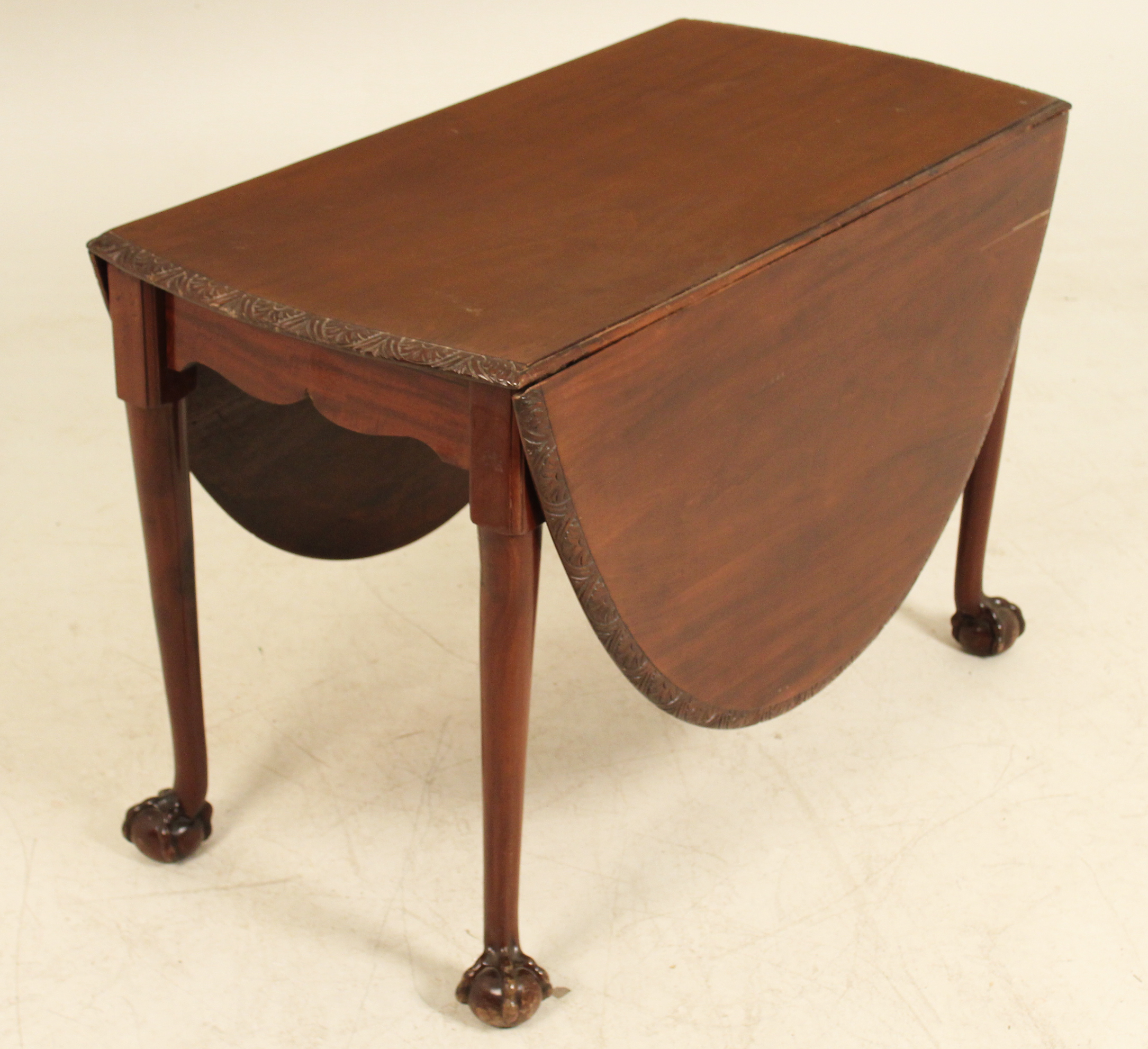 MAHOGANY OVAL DROP LEAF BREAKFAST