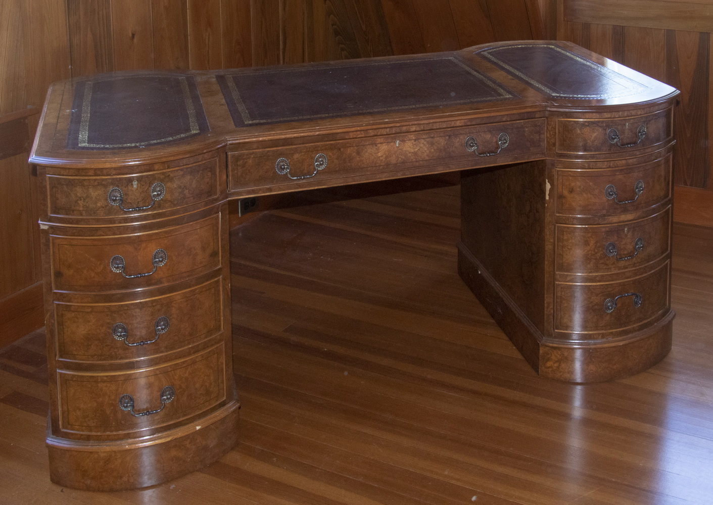 MAHOGANY PARTNERS DESK Three-Part