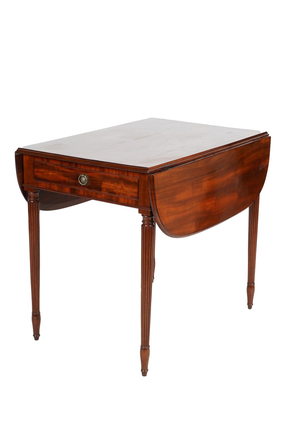 MAHOGANY PEMBROKE TABLEwith a
