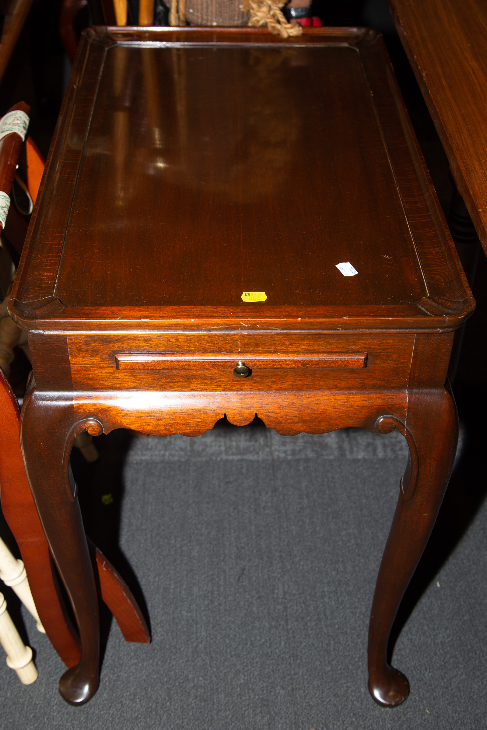 MAHOGANY QUEEN ANNE STYLE END TABLE