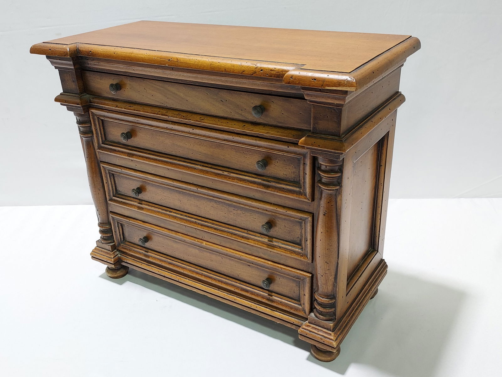 MAHOGANY SALESMAN'S SAMPLE CHEST OR