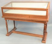 MAHOGANY SHOWCASE HAVING LIFT-
