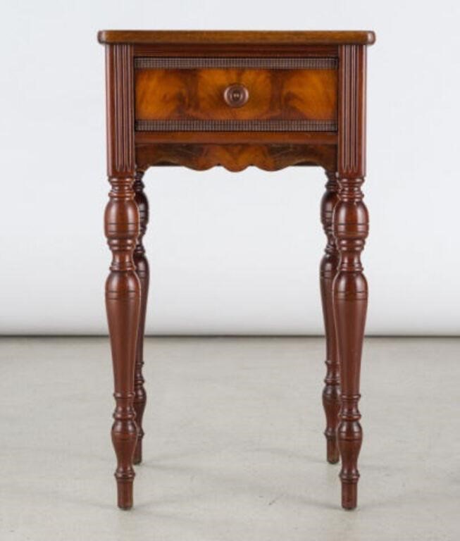 MAHOGANY SIDE TABLEAn early 20th