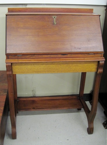 MAHOGANY SLANT-FRONT WRITING DESK