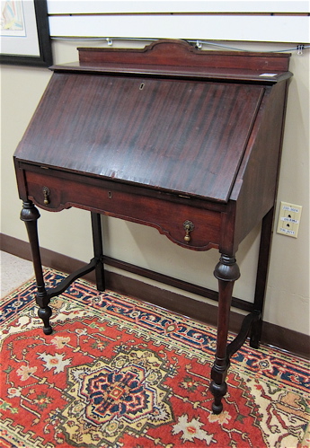 MAHOGANY SLANT-FRONT WRITING DESK