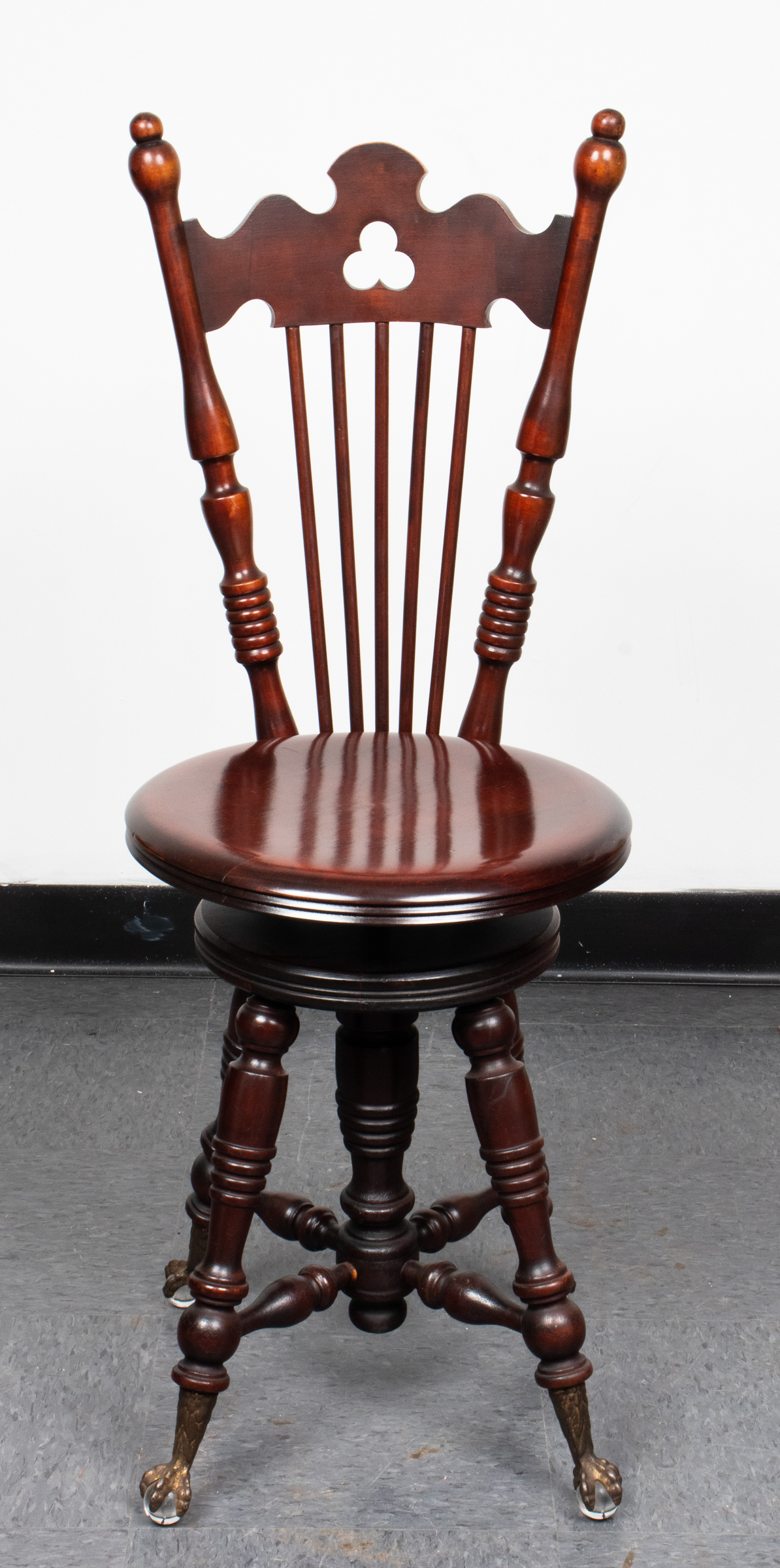 MAHOGANY SPINDLE BACK SWIVEL