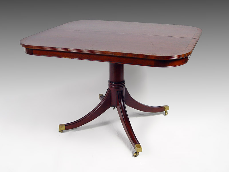 MAHOGANY SPLIT PEDESTAL GAME TABLE: