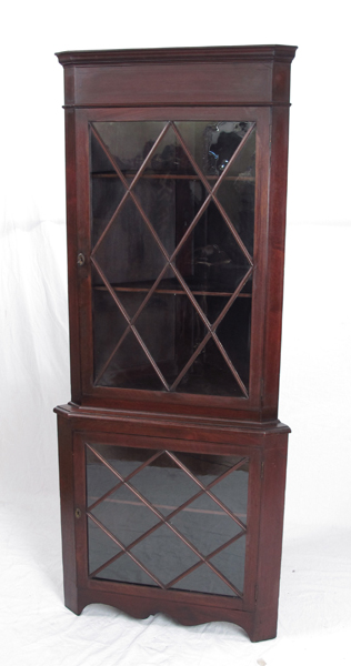 MAHOGANY STRING INLAID CORNER