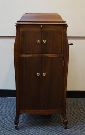 MAHOGANY VICTROLA, H: 43-1/2 I