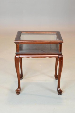 MAHOGONY BIJOUTERIE QUEEN ANNE