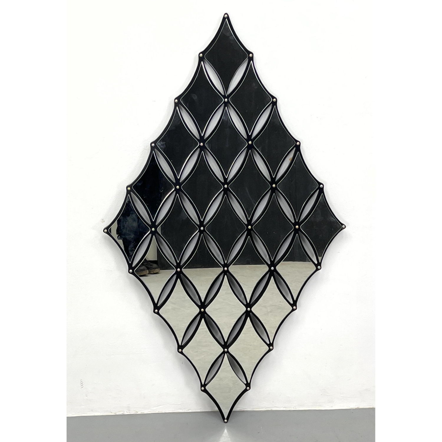 Majestic diamond pattern mirror.