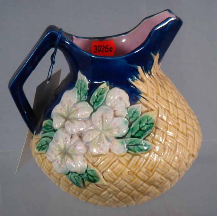 Majolica pitcher, gold