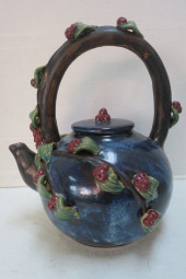 MAJOLICA STYLE TEA POT WITH BE