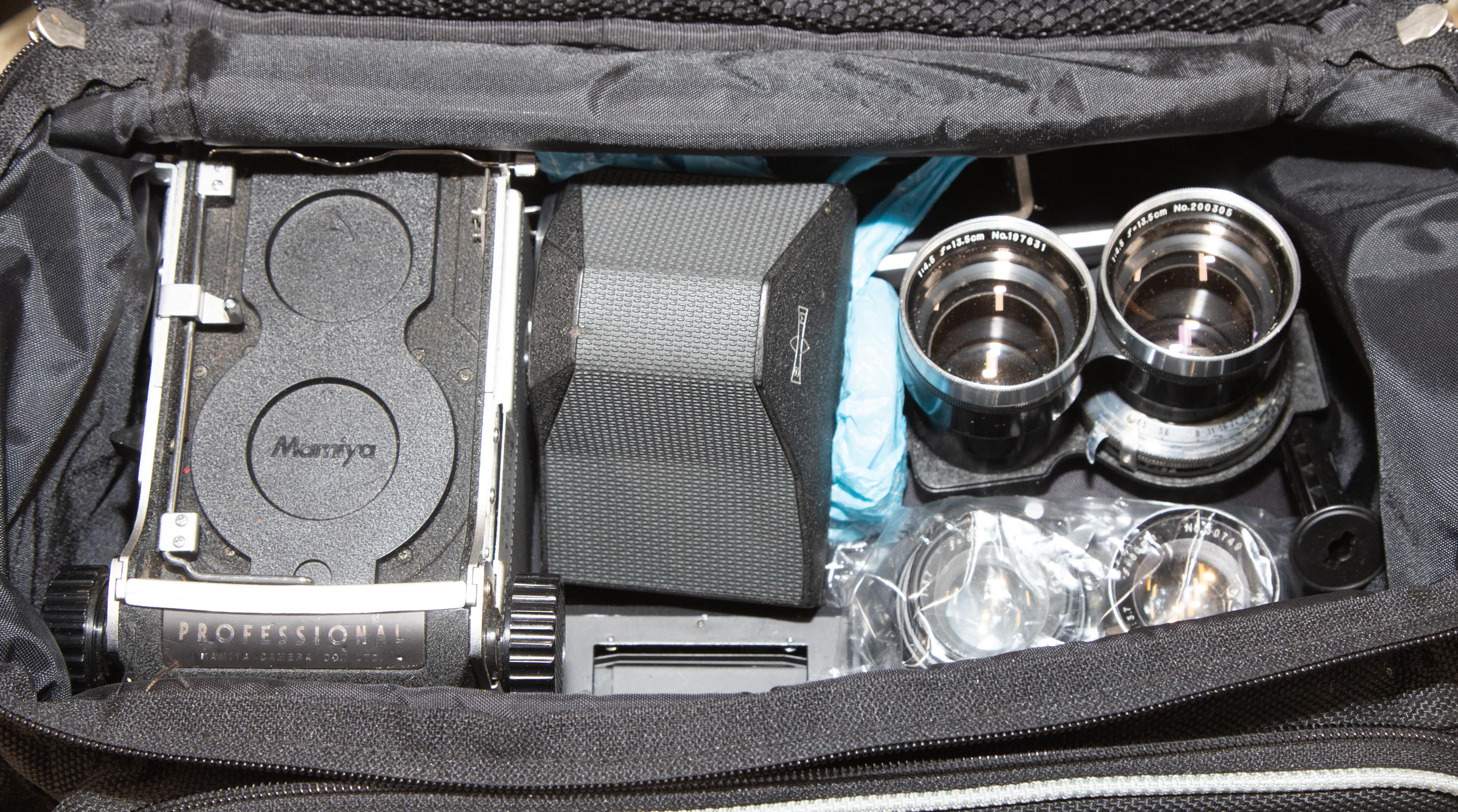 MAMIYA CAMERA OUTFIT Includes