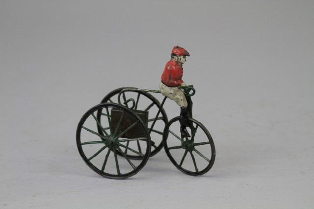 MAN ON THREE WHEELER France hand