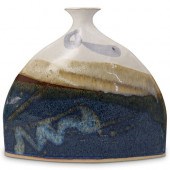 MANGUM SIGNED CERAMIC VASEDESC