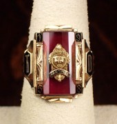 MAN'S 1958 TEN KARAT GOLD CLAS