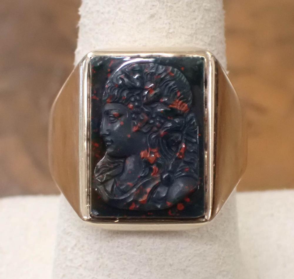 MAN'S BLOODSTONE AND FOURTEEN KARAT