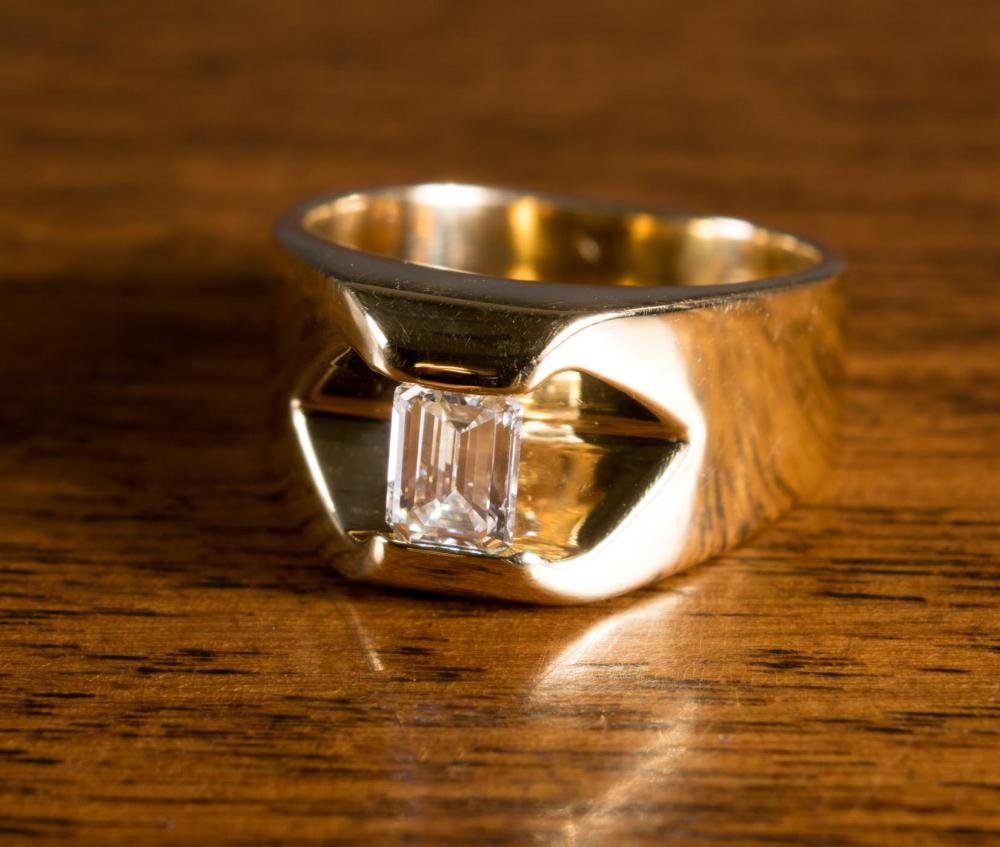 MAN'S DIAMOND AND EIGHTEEN KARAT