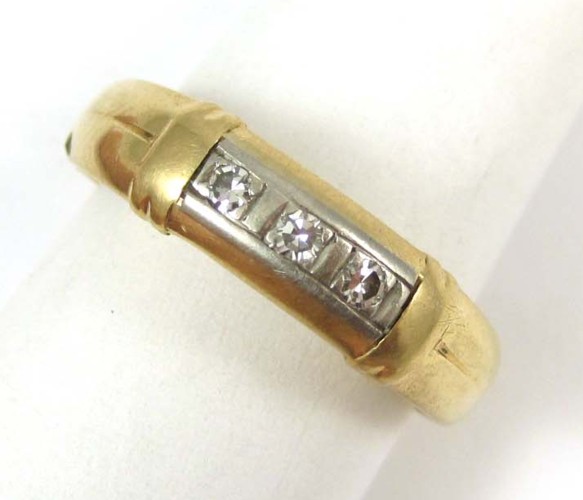 MAN'S DIAMOND AND FOURTEEN KARAT
