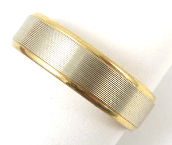 MAN'S FOURTEEN KARAT GOLD RING