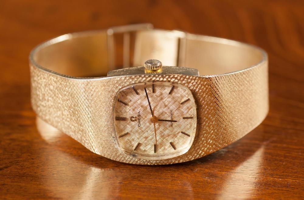 MAN'S OMEGA AUTOMATIC WRIST