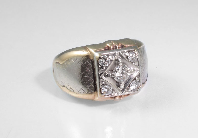 MAN'S TWO TONE GOLD DIAMOND RING: