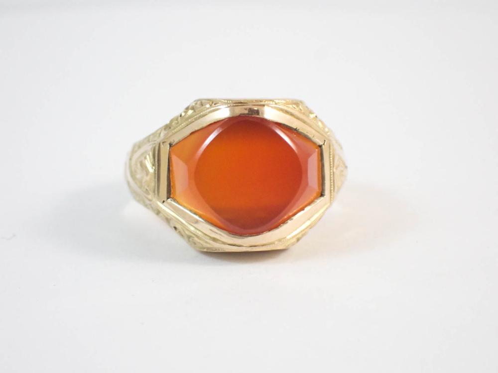 MAN'S VINTAGE CARNELIAN AND TEN