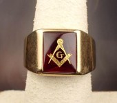 MAN'S YELLOW GOLD MASONIC RING