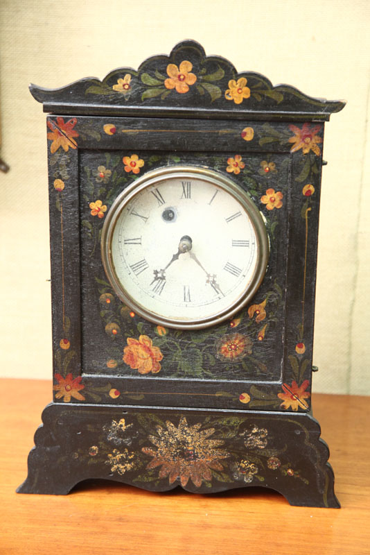 MANTLE CLOCK. Eight day clock