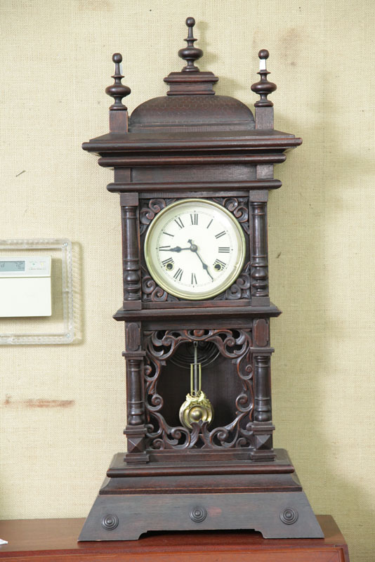 MANTLE CLOCK. Eight day with