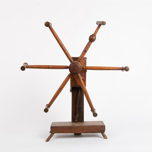 MAPLE AND OAK YARN WINDER, 19TH C.A