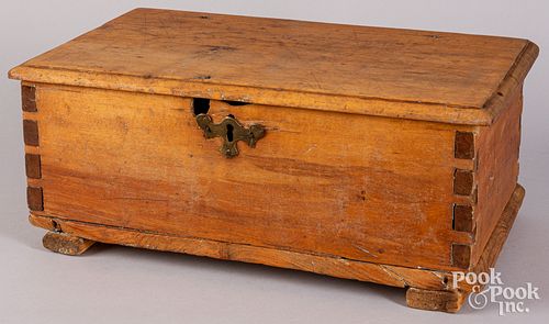 MAPLE BIBLE BOX, EARLY 18TH C.Maple