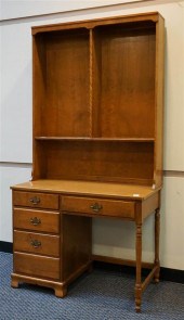 MAPLE SINGLE PEDESTAL DESK WIT