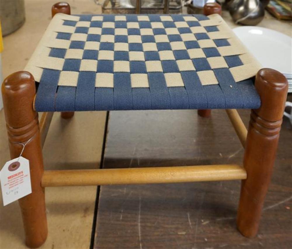 MAPLE STOOLMaple Stool