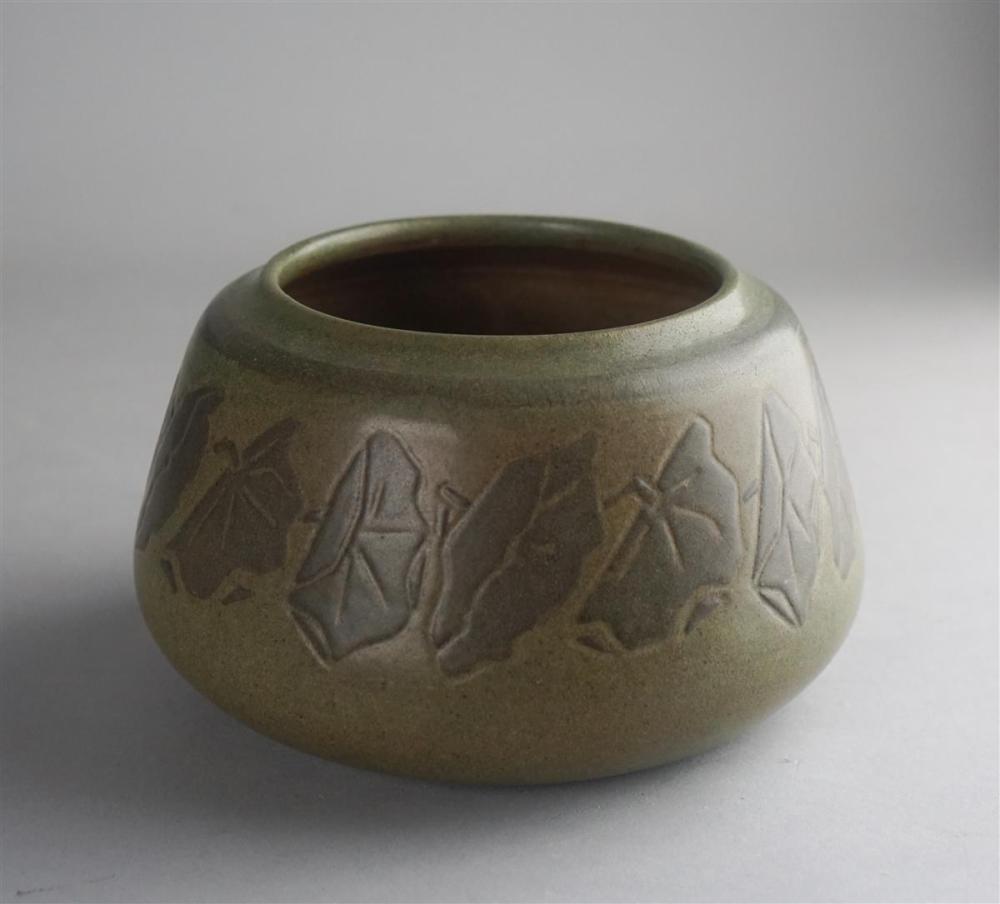 MARBLEHEAD ART POTTERY VASE/MAUDE