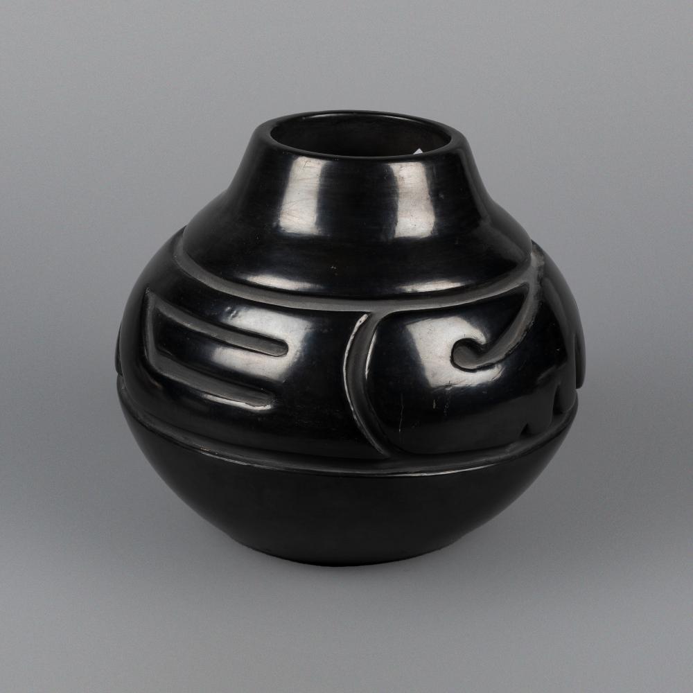 MARGARET TAFOYA, LARGE CARVED