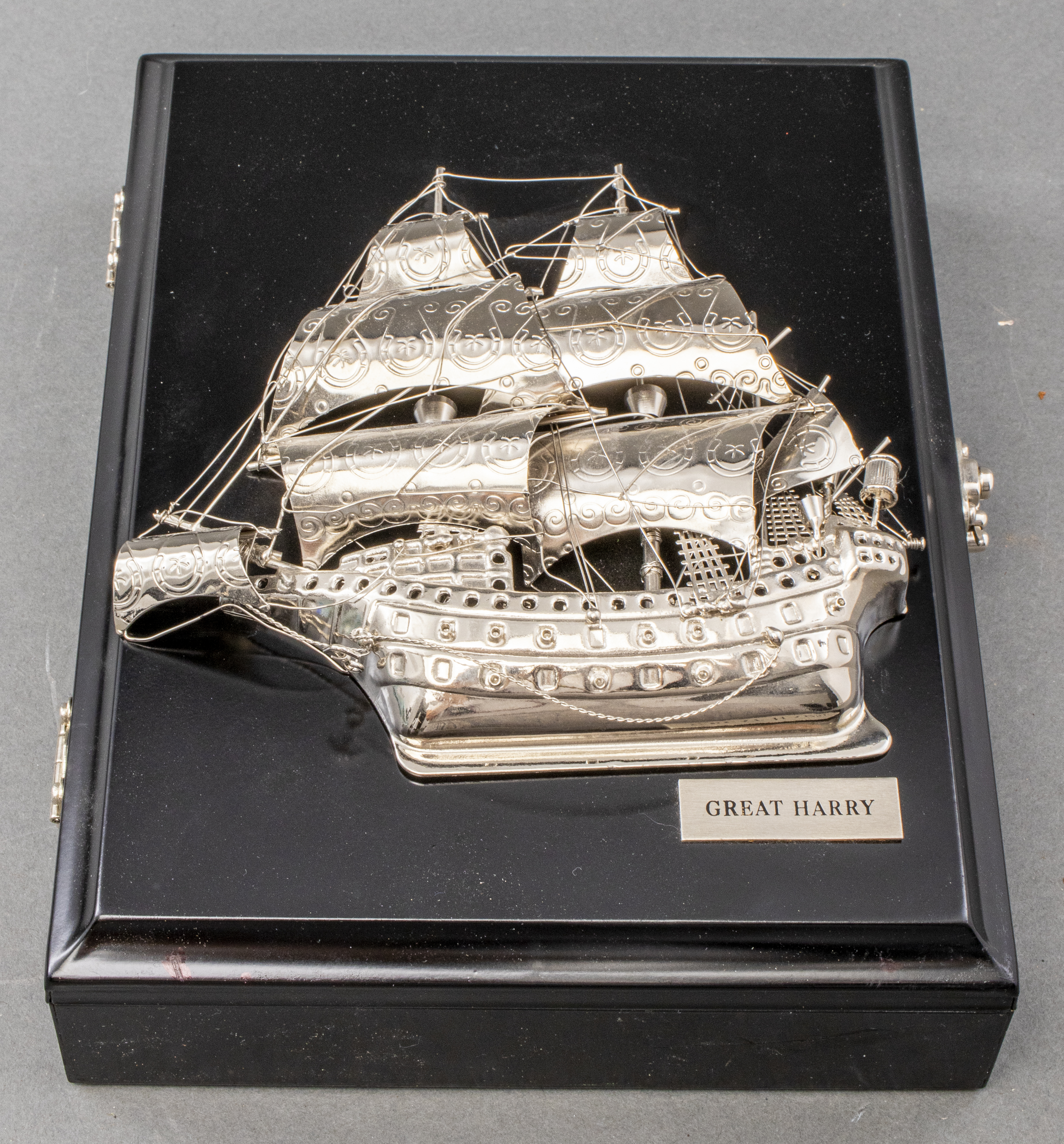 MARITIME NAUTICAL BLACK LACQUER KEY