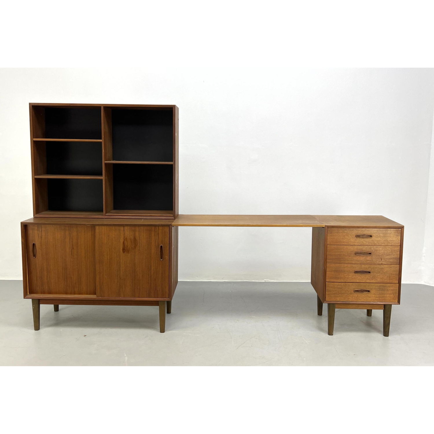 Marked Hugo Troeds Sweden desk
