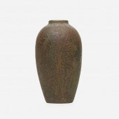Markham Pottery. Arabesque vas