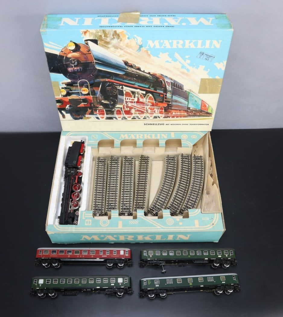 MARKLIN HO TRAIN SET 3148, TWO