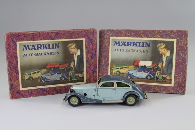 MARKLIN SEDAN #1103 WITH BOXES