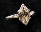 Marquise diamond solitaire rin