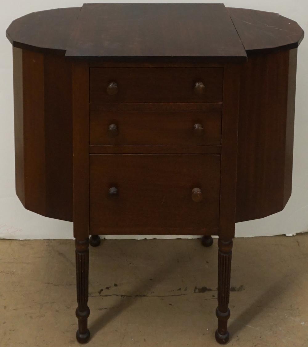 MARTHA WASHINGTON STYLE MAHOGANY